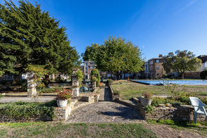 Communal Gardens- click for photo gallery